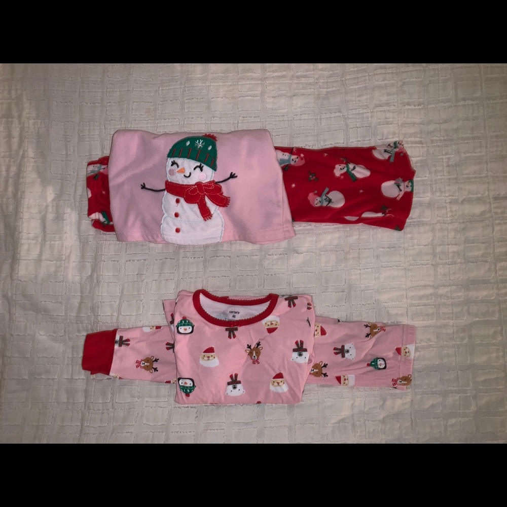 2 pairs of Carter’s girls Xmas Pjs